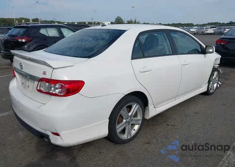 2013 Toyota Corolla S z USA, uszkodzony, nr VIN 2T1BU4EE1DC957239